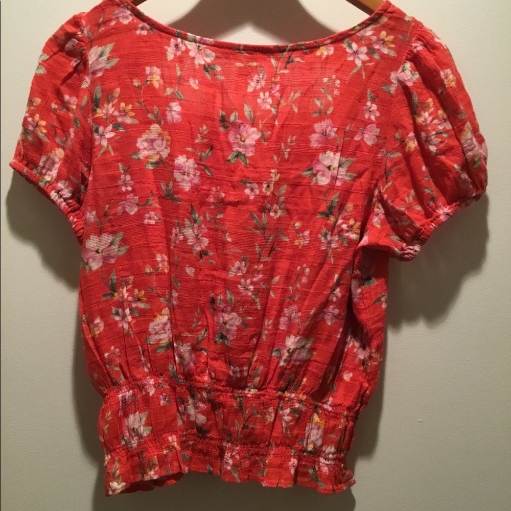 AMERICAN EAGLE RED PRINT CASUAL TOP - Picture 2 of 4